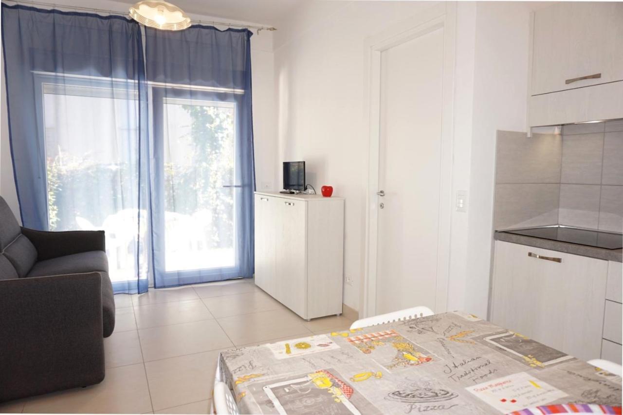 Relax By The Garden - Flat For Up To 6 Guests Appartement Porto Santa Margherita di Caorle Buitenkant foto